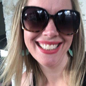 Meet your Posher, Lacey